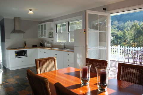 Cadair Cottages - Queensland Tourism 6