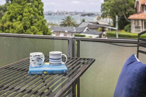 Summery, Spacious 4 Bed Home In Kurraba Point - QLD Tourism 14