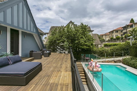 Summery, Spacious 4 Bed Home In Kurraba Point - QLD Tourism 3
