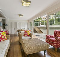 Summery spacious 4 bed home in Kurraba Point - QLD Tourism