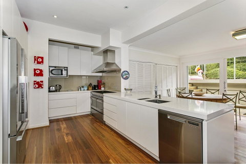 Summery, Spacious 4 Bed Home In Kurraba Point - QLD Tourism 1