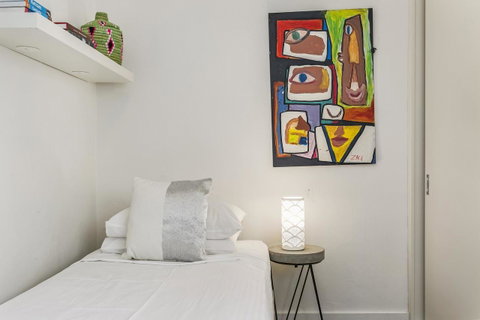 Summery, Spacious 4 Bed Home In Kurraba Point - QLD Tourism 7