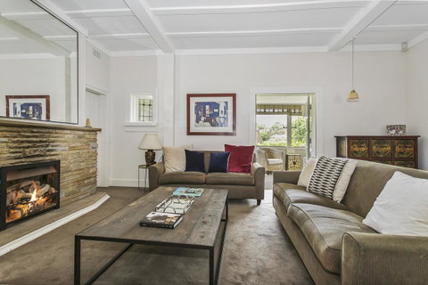 Summery, Spacious 4 Bed Home In Kurraba Point - QLD Tourism 11