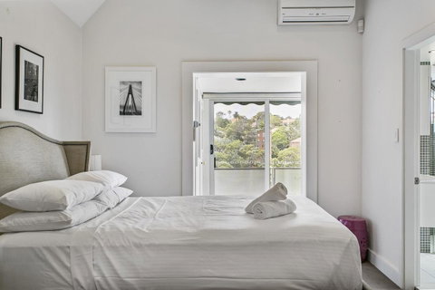 Summery, Spacious 4 Bed Home In Kurraba Point - QLD Tourism 5