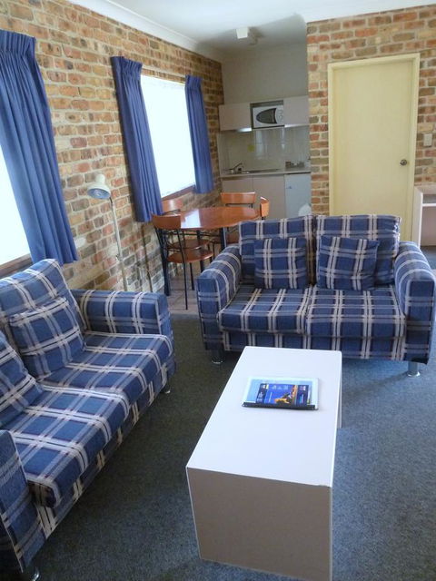 Mollymook Surfbeach Motel & Apartments - QLD Tourism 32