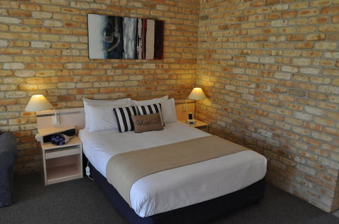Mollymook Surfbeach Motel & Apartments - QLD Tourism 4