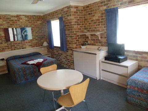 Mollymook Surfbeach Motel & Apartments - QLD Tourism 24