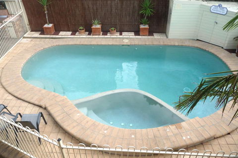 Mollymook Surfbeach Motel & Apartments - QLD Tourism 9