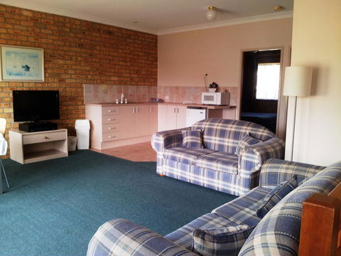 Mollymook Surfbeach Motel & Apartments - QLD Tourism 40
