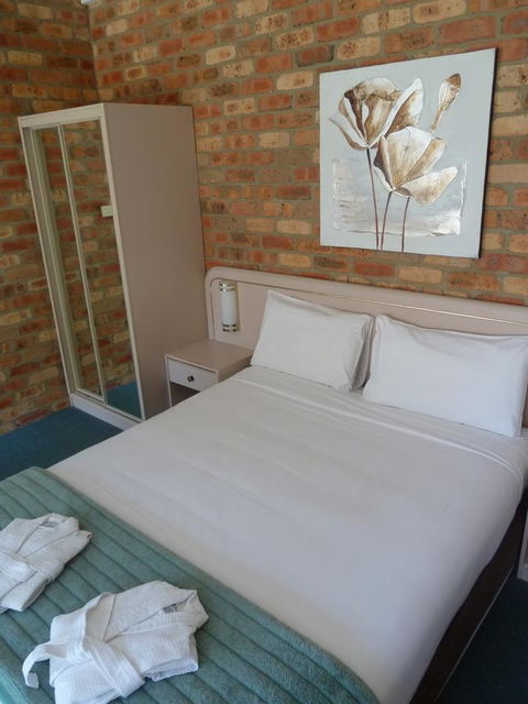 Mollymook Surfbeach Motel & Apartments - QLD Tourism 12
