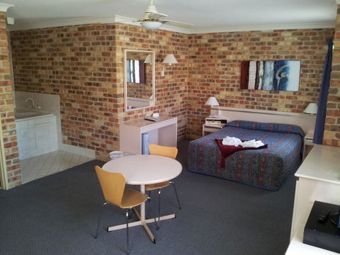 Mollymook Surfbeach Motel & Apartments - QLD Tourism 5