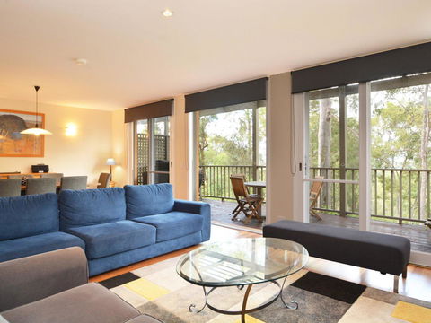Villa De Saran Located Within Cypress Lakes - Queensland Tourism 0