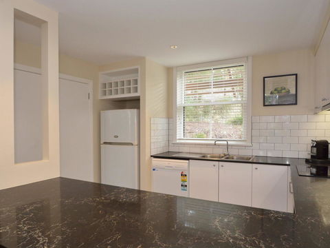Villa De Saran Located Within Cypress Lakes - Queensland Tourism 2