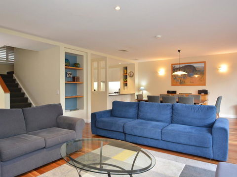 Villa De Saran Located Within Cypress Lakes - Queensland Tourism 11