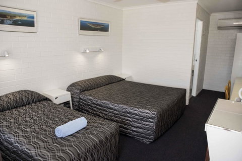 Coastal Bay Motel - QLD Tourism 31