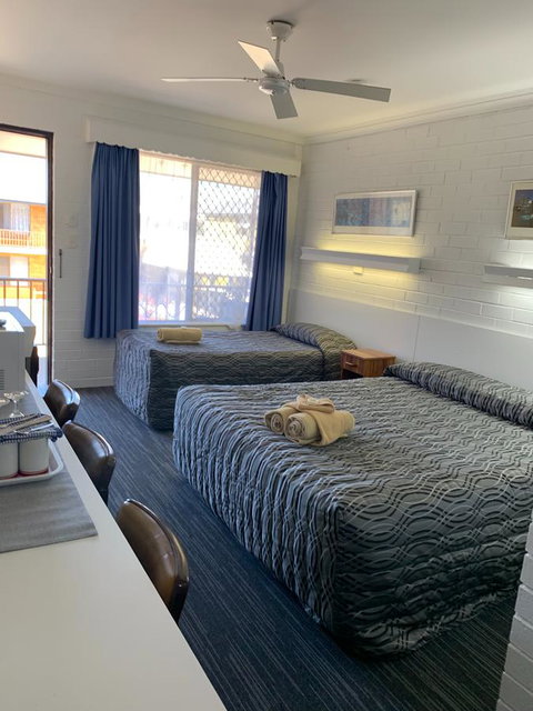 Coastal Bay Motel - QLD Tourism 32