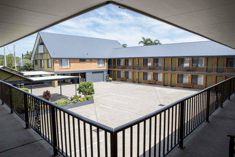 Coastal Bay Motel - QLD Tourism 36