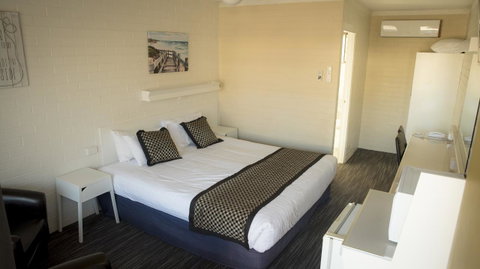 Coastal Bay Motel - QLD Tourism 42
