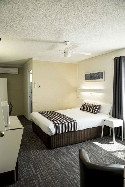 Coastal Bay Motel - QLD Tourism 35