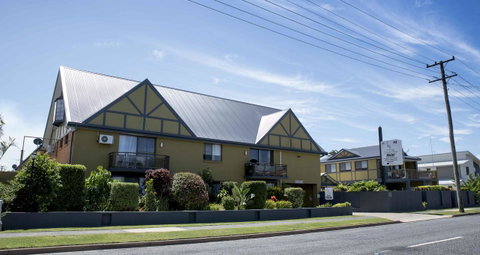 Coastal Bay Motel - QLD Tourism 0