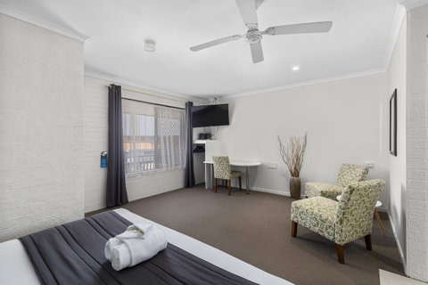 Coastal Bay Motel - QLD Tourism 12