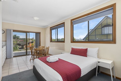 Coastal Bay Motel - QLD Tourism 8