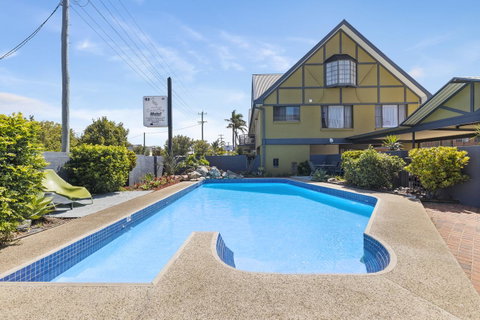 Coastal Bay Motel - QLD Tourism 1