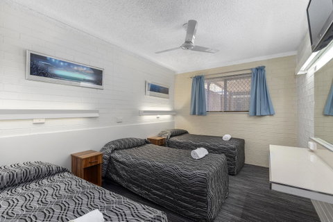Coastal Bay Motel - QLD Tourism 17