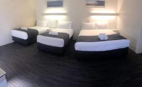 Coastal Bay Motel - QLD Tourism 18
