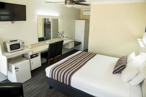 Coastal Bay Motel - QLD Tourism 28