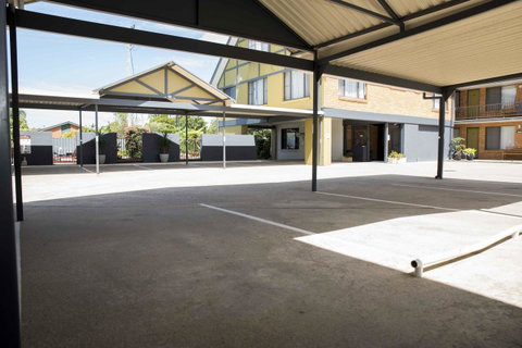 Coastal Bay Motel - QLD Tourism 39