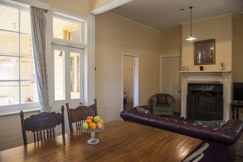 Hillview Heritage Hotel - QLD Tourism 4