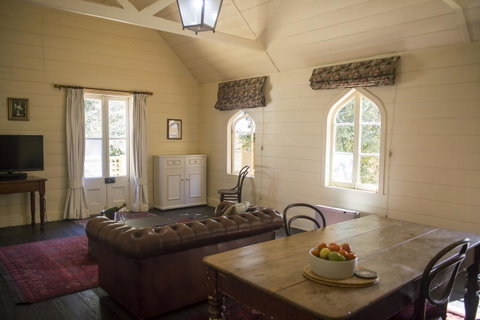 Hillview Heritage Hotel - QLD Tourism 24