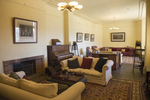 Hillview Heritage Hotel - QLD Tourism 9