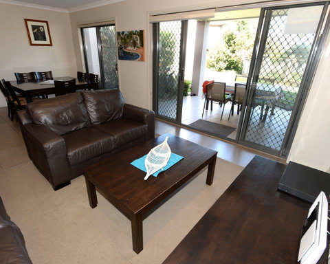 Yarrawonga Waterfront Apartments - Queensland Tourism 13