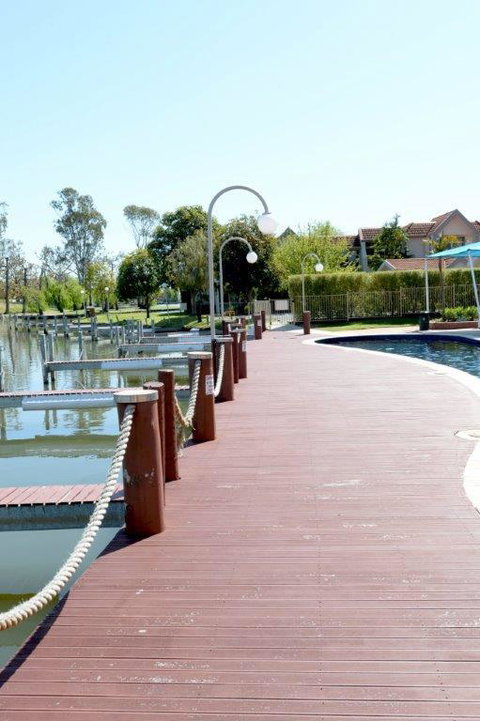 Yarrawonga Waterfront Apartments - Queensland Tourism 2
