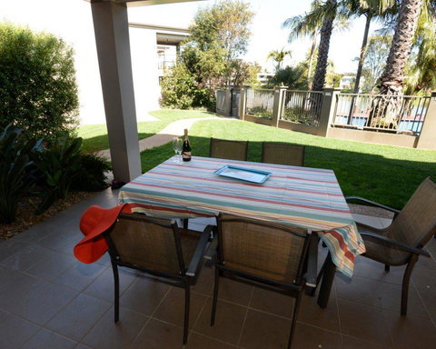 Yarrawonga Waterfront Apartments - Queensland Tourism 5