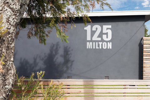 125 Milton - QLD Tourism 1