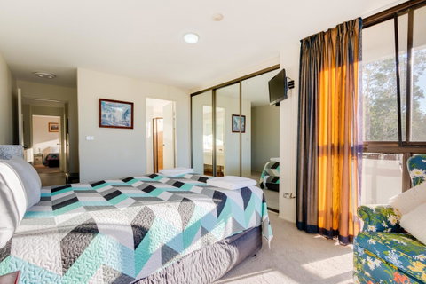 Pacific Towers Beach Resort - QLD Tourism 27