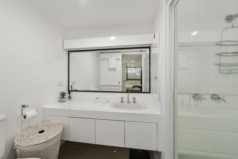 Pacific Towers Beach Resort - QLD Tourism 2