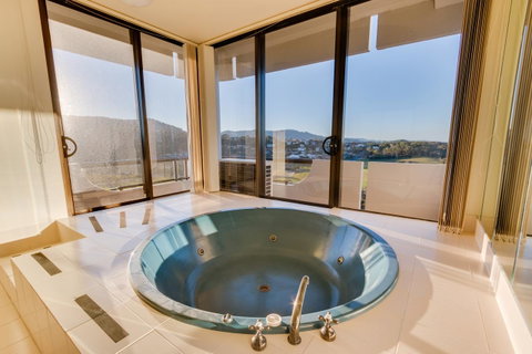 Pacific Towers Beach Resort - QLD Tourism 21