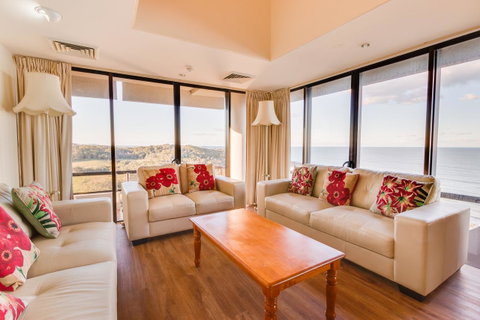Pacific Towers Beach Resort - QLD Tourism 22