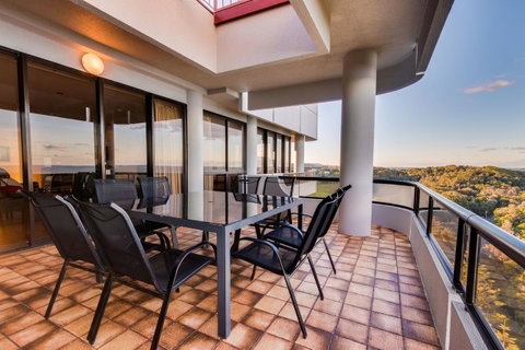 Pacific Towers Beach Resort - QLD Tourism 12