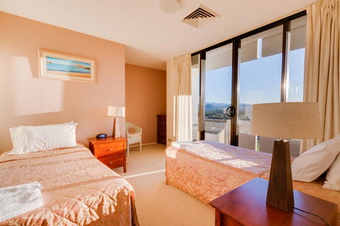 Pacific Towers Beach Resort - QLD Tourism 19