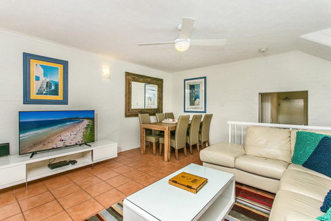 The Terraces Main Beach - Queensland Tourism 11