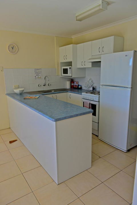 Beach House Holiday Apartments - Queensland Tourism 12