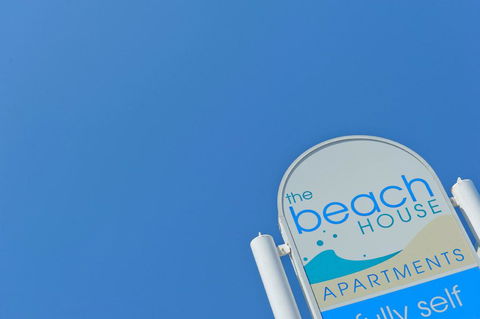 Beach House Holiday Apartments - Queensland Tourism 3