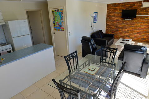 Beach House Holiday Apartments - Queensland Tourism 10