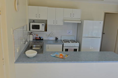 Beach House Holiday Apartments - Queensland Tourism 6