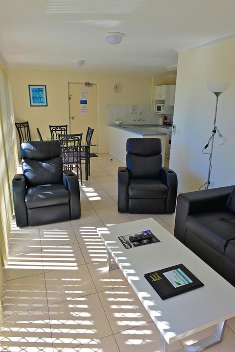 Beach House Holiday Apartments - Queensland Tourism 7